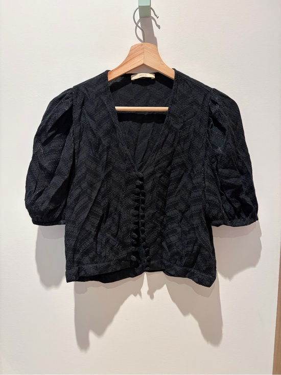Sessun Tops - Textured Black Puff-Sleeve Crop Top with Button Front